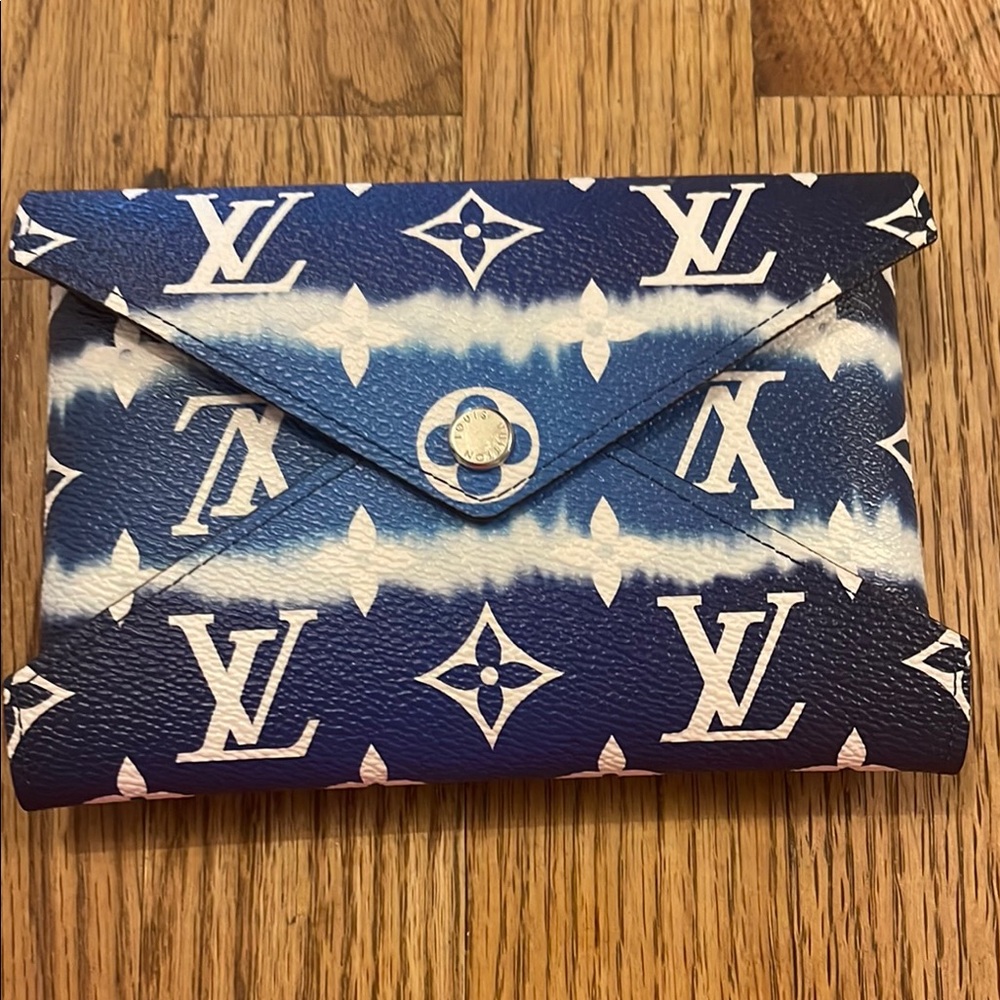 Louis Vuitton LE Escale giant monogram  Blue and White Kirigami Pouchette